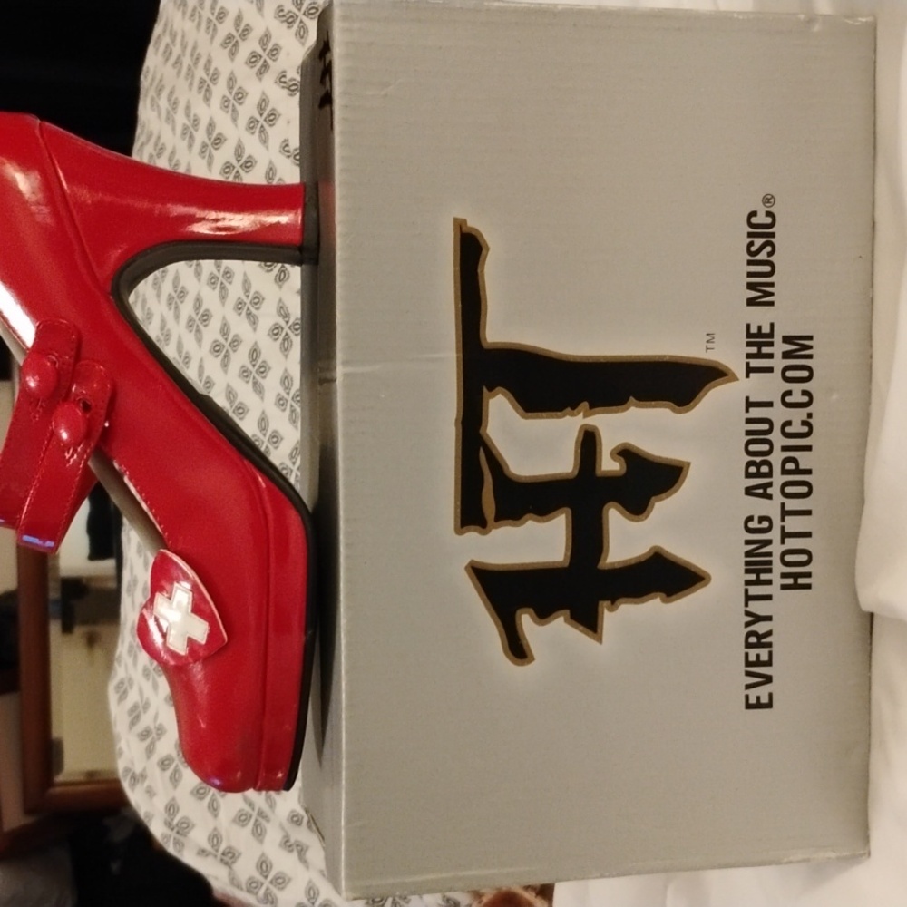 Hot Topic Bold Red Heels Size 7 US